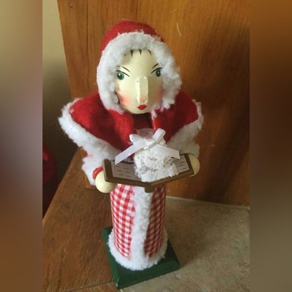 Limited Edition 2007, Wood Nutcrackers Christmas Decor 8” Caroler Decoration - Picture 9 of 11